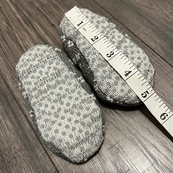 H&M Grey & White Jacquard-Knit Baby Slippers - Picture 10 of 10